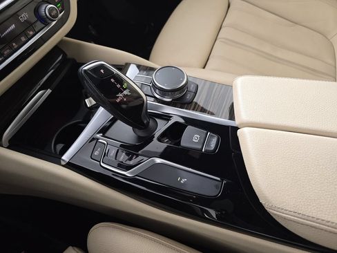 Used 2018 BMW 530i xDrive AWD/4WD image 28