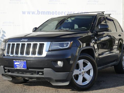 Used 2011 Jeep Grand Cherokee Laredo image 2