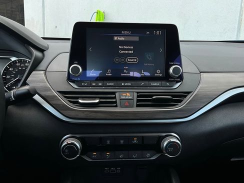 Used 2025 Nissan Altima 2.5 SV image 26