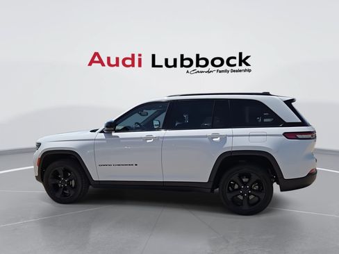 Used 2023 Jeep Grand Cherokee Altitude AWD/4WD image 6