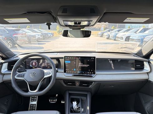 New 2026 Volkswagen Tiguan SE R-Line FWD image 22