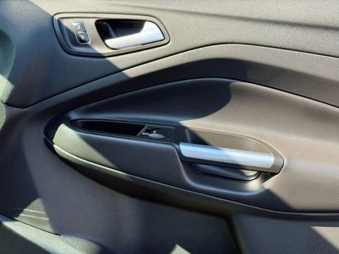 Used 2017 Ford Escape SE image 56