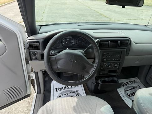 Used 2004 Chevrolet Venture Extended FWD image 14