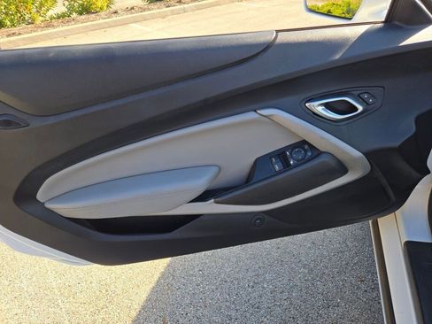 Used 2020 Chevrolet Camaro LT image 15