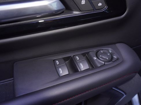 Used 2025 Chevrolet Suburban RST image 17