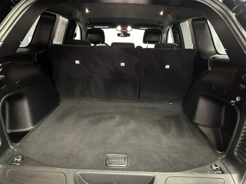 Used 2022 Jeep Grand Cherokee Laredo E image 24