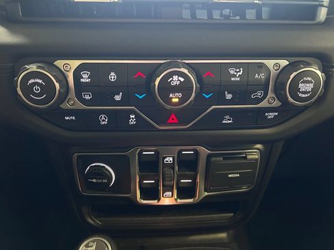 Used 2025 Jeep Gladiator Sport AWD/4WD image 15