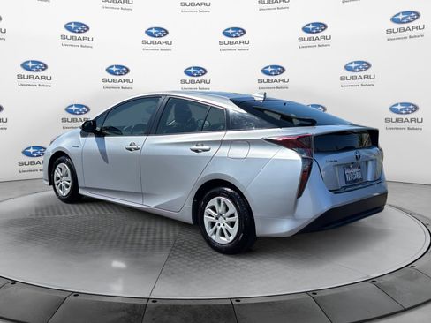 Used 2016 Toyota Prius Two FWD image 3