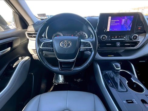 Used 2023 Toyota Highlander XLE image 5