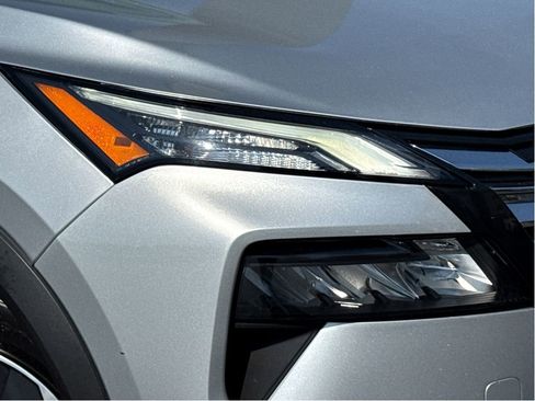 Used 2024 Nissan Rogue SV image 5