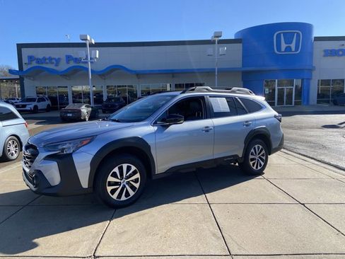 Used 2024 Subaru Outback Premium image 5