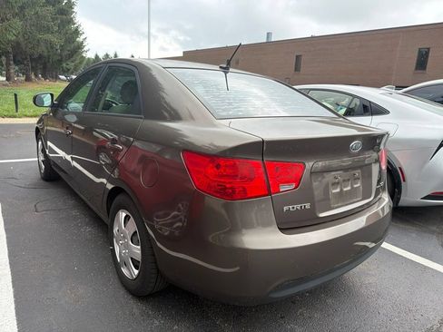 Used 2013 Kia Forte EX FWD image 2