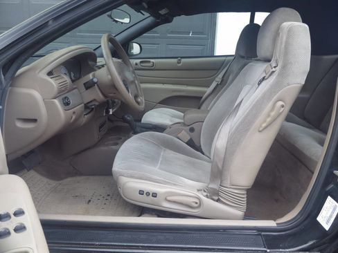 Used 2002 Chrysler Sebring GTC FWD image 10