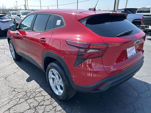 New 2026 Chevrolet Trax LS w/ LS Convenience Package FWD image 7