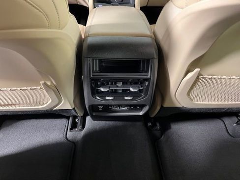 Used 2023 Jeep Grand Cherokee Limited image 37