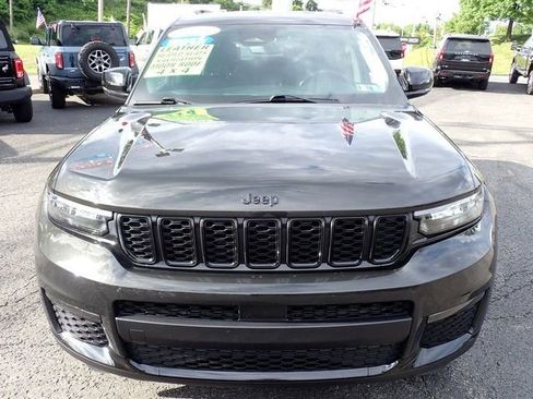 Used 2023 Jeep Grand Cherokee L Limited w/ Black Appearance Package AWD/4WD image 11