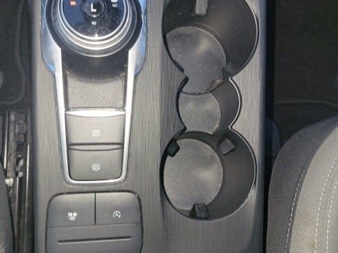 Used 2021 Ford Escape SE image 17