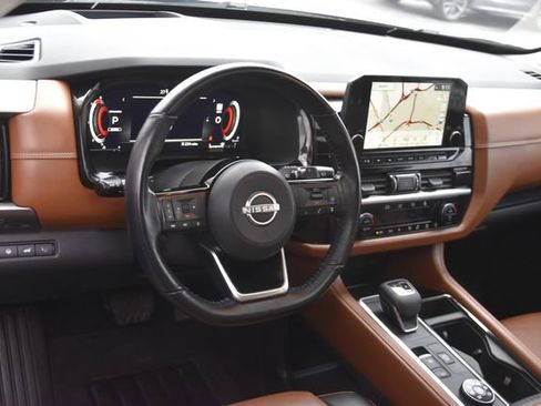 Used 2022 Nissan Pathfinder Platinum w/ Cargo Package AWD/4WD image 16