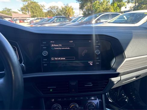 Used 2019 Volkswagen Jetta SEL image 32