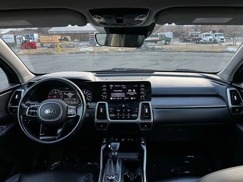Used 2021 Kia Sorento EX w/ Panoramic Sunroof Package image 11