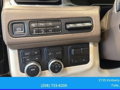 Used 2023 GMC Yukon Denali w/ Advanced Technology Package AWD/4WD image 16