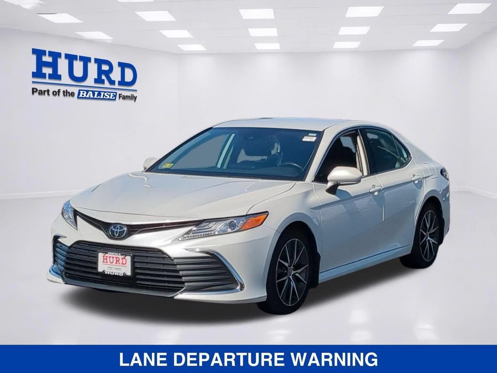 Used 2024 Toyota Camry XLE w/ Cold Weather Package AWD/4WD image 8