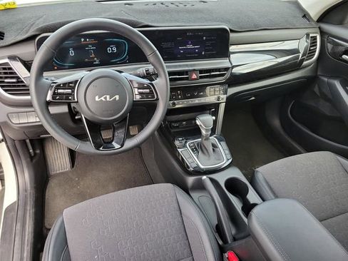 Used 2025 Kia Seltos S FWD image 17