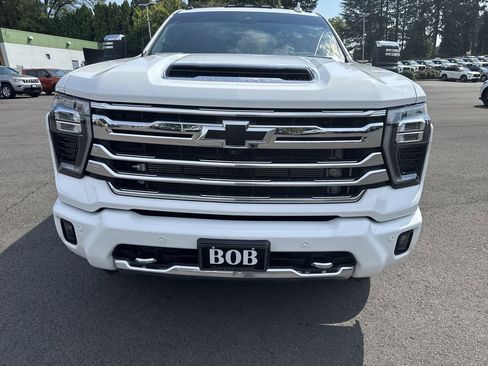 Used 2024 Chevrolet Silverado 3500 High Country w/ High Country Premium Package image 2