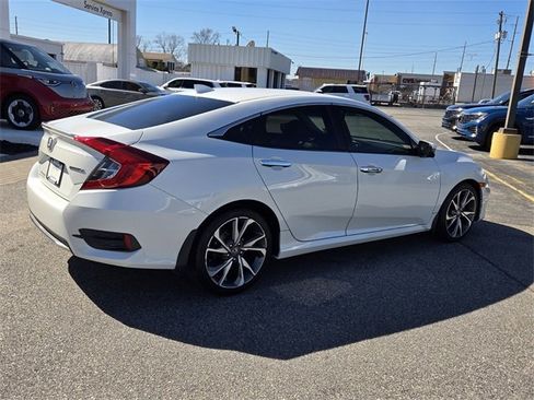 Used 2019 Honda Civic Touring image 14