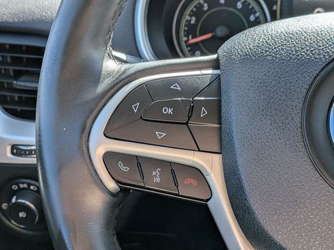 Used 2014 Jeep Cherokee Latitude FWD image 18