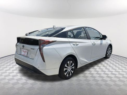Used 2017 Toyota Prius Four FWD image 16