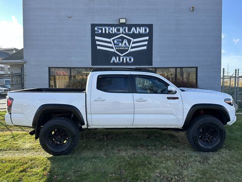 Used 2021 Toyota Tacoma TRD Pro AWD/4WD image 5