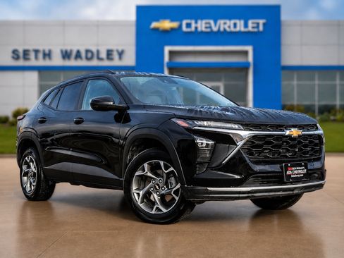 Used 2025 Chevrolet Trax LT FWD image 49