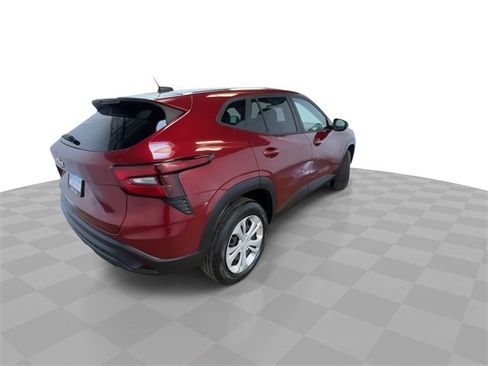 Certified 2025 Chevrolet Trax LS image 4