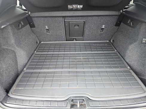 Certified 2024 Volvo XC40 B5 Plus w/ Climate Package image 16