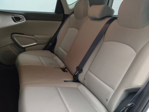 Used 2025 Kia Soul LX w/ LX Technology Package image 18