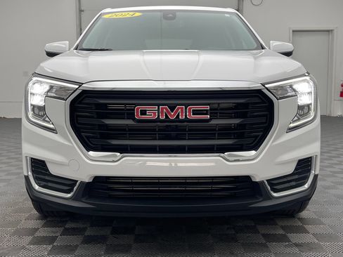 Used 2024 GMC Terrain SLE FWD image 10
