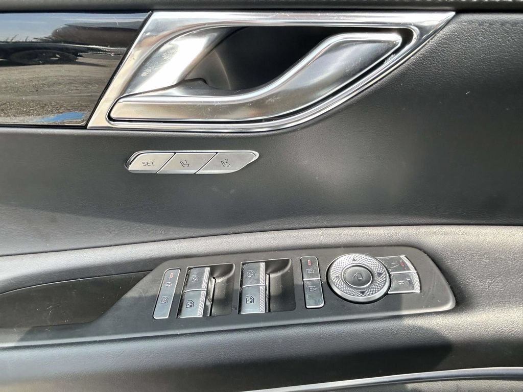 Used 2025 Genesis GV80 2.5T Standard AWD/4WD image 13