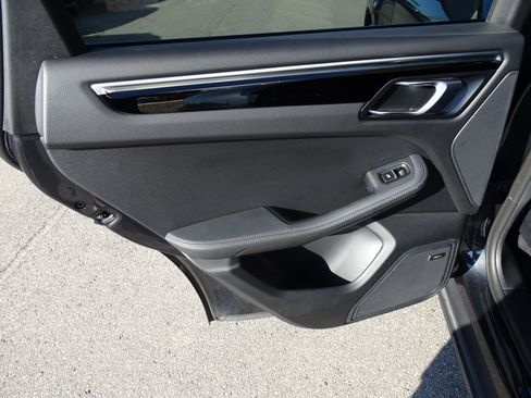 Used 2021 Porsche Macan AWD/4WD image 15