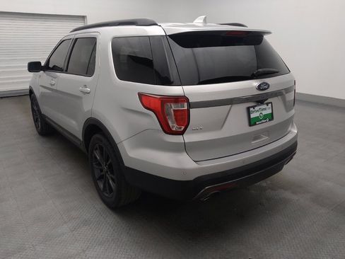 Used 2017 Ford Explorer XLT w/ Equipment Group 202A image 5