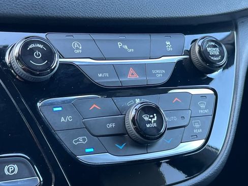 Used 2020 Chrysler Pacifica Touring-L Plus w/ S Appearance Package FWD image 23