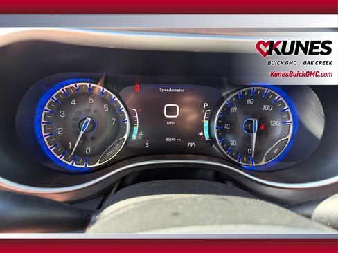 Used 2023 Chrysler Pacifica Touring-L FWD image 14
