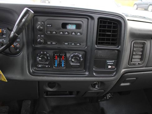 Used 2004 GMC Sierra 1500 W/T w/ Light Duty Power Package image 9