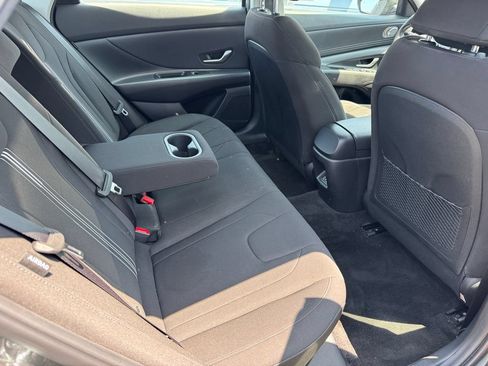 Used 2025 Hyundai Elantra SEL FWD image 4