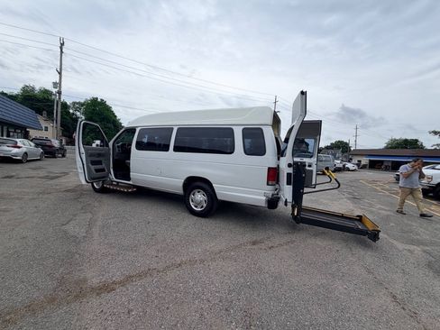 Used 2014 Ford E-350 and Econoline 350 Extended Super Duty w/ Power Group RWD image 18