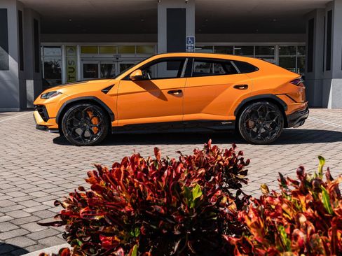 Used 2023 Lamborghini Urus Performante image 7