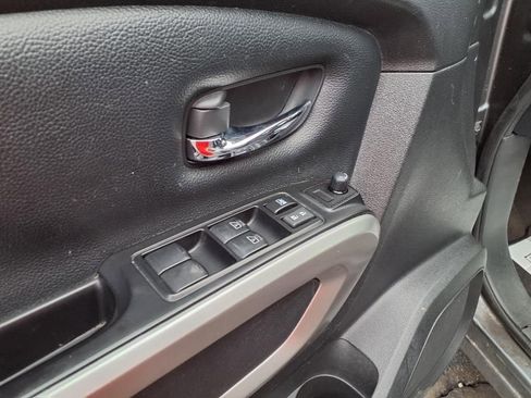 Used 2017 Nissan Titan SV RWD image 18