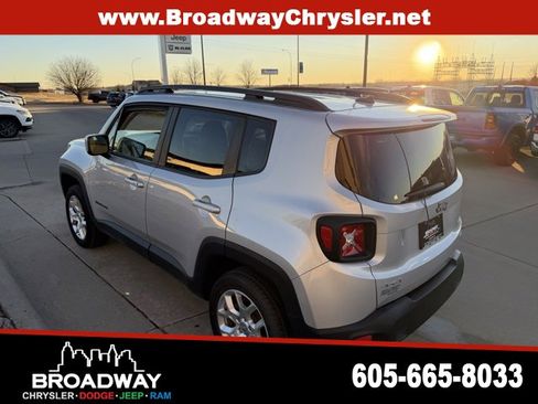 Used 2016 Jeep Renegade Latitude w/ Cold Weather Group image 8