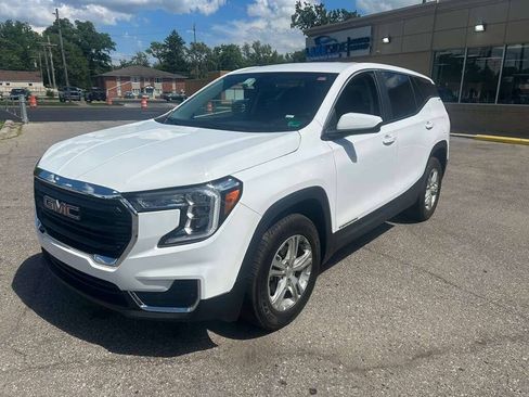 Used 2024 GMC Terrain SLE AWD/4WD image 1