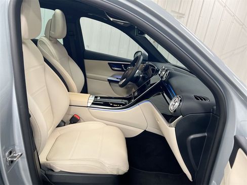 Used 2025 Mercedes-Benz GLC 350e GLC 350e image 23